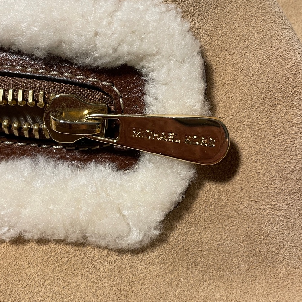 Michael Kors bucket and Crossbody suede leather Sherpa super cute winter bag - Picture 5 of 6
